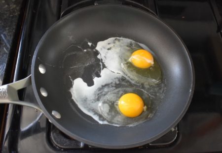 How to Cook Over Medium Eggs cooking