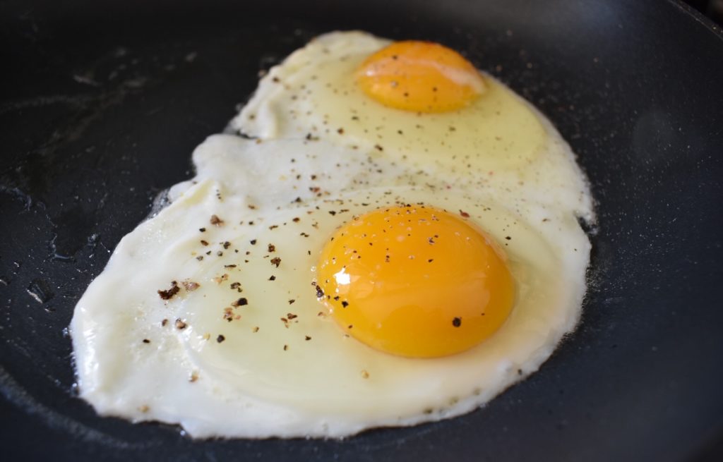 How to Cook Over Medium Eggs