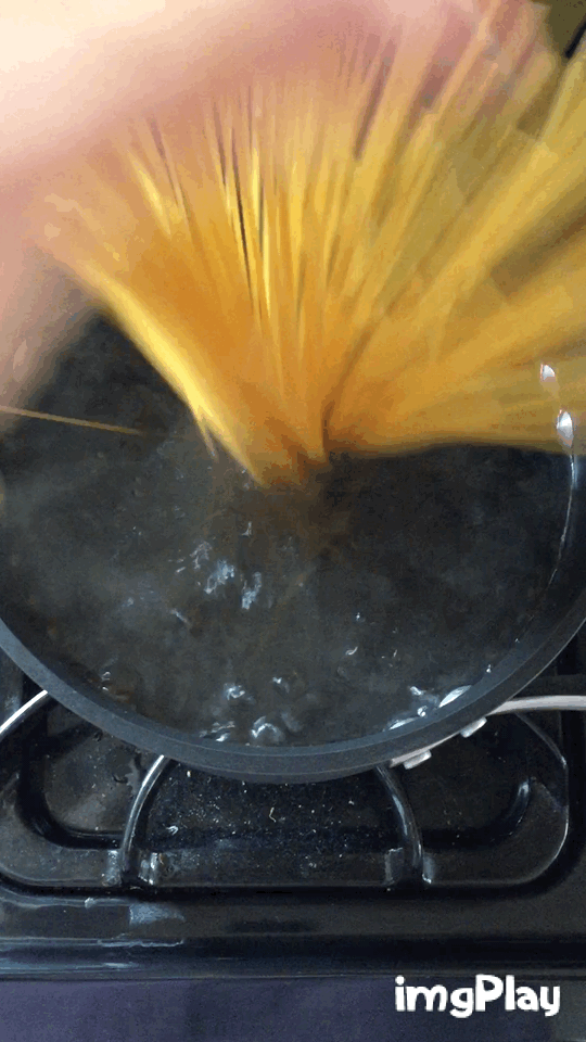 Pasta with Garlic and Oil Gif
