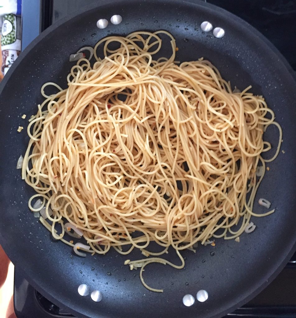 Pasta with Garlic and Oil Pan