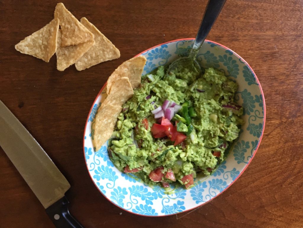 Easy Chunky Guacamole with Chips