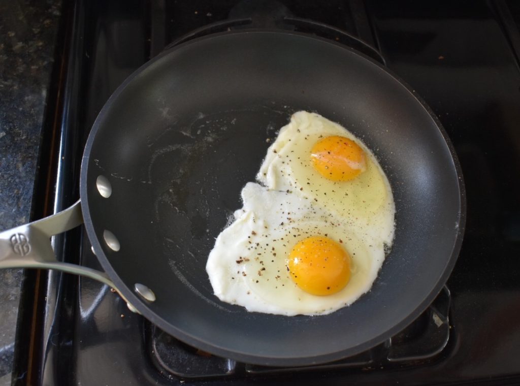 How to Cook Over Medium Eggs