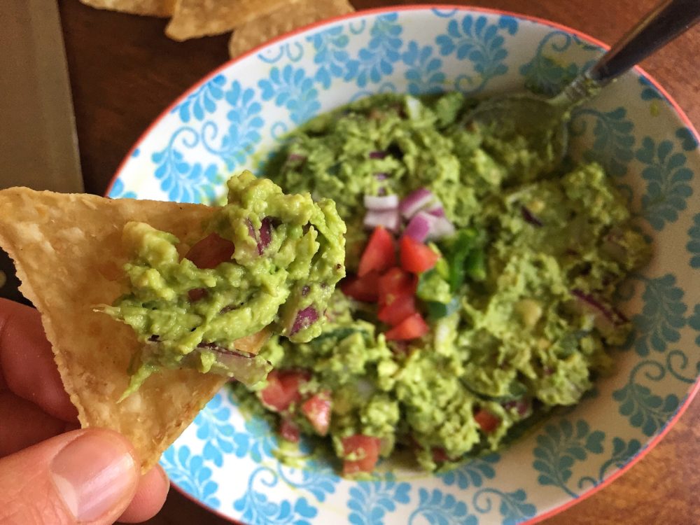 6 Ingredient Easy Chunky Guacamole